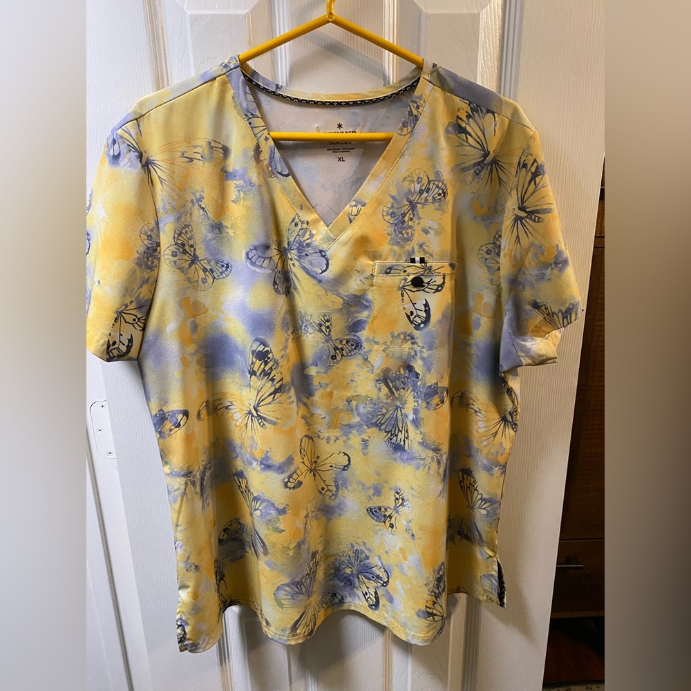 Beyond Scrubs yellow and gray butterfly scrub top. Like new.